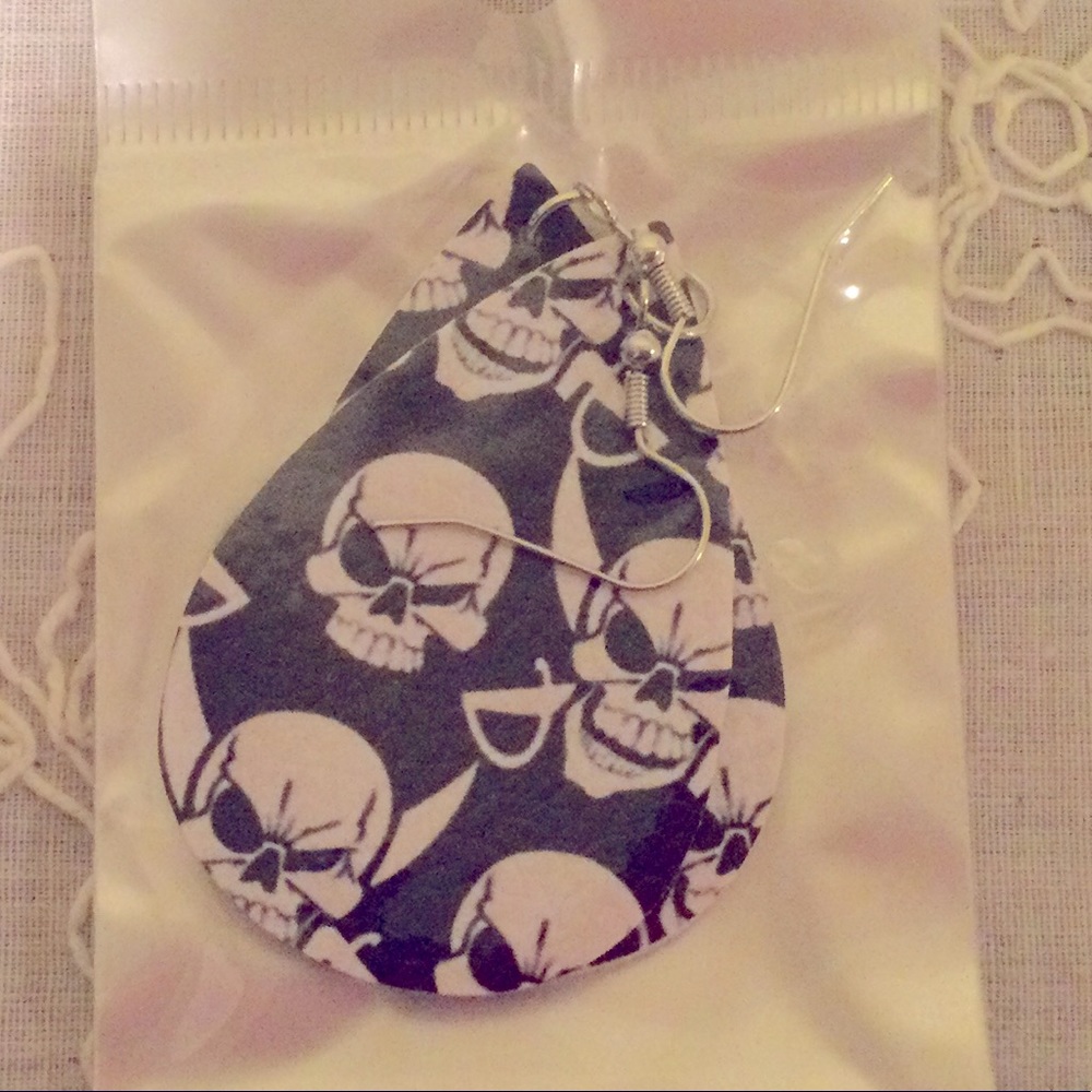 Skulls earrings